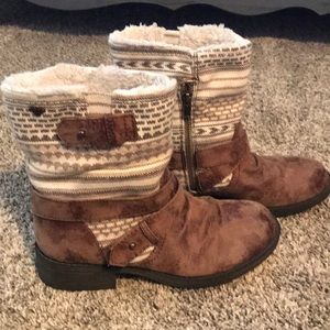 Adorable Roxy Sweater Boots.